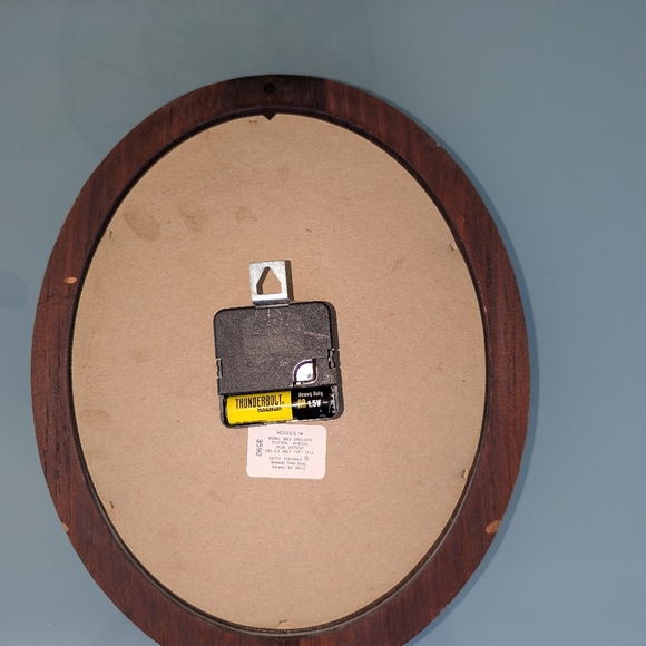 Seth Thomas Roses Clock - Vintage Oval Needlepoint Design Model 3590 - Picture 8 of 9